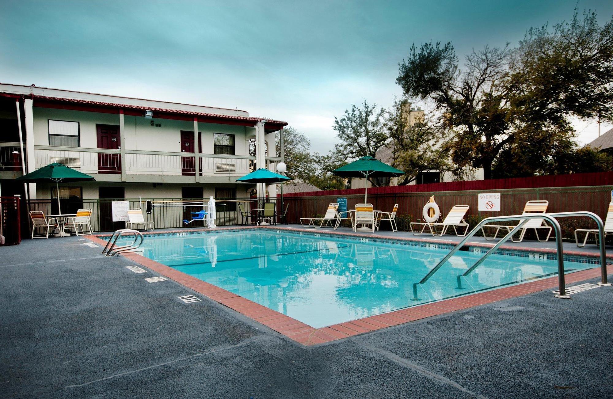 Red Roof Inn North Dallas - Park Central Extérieur photo